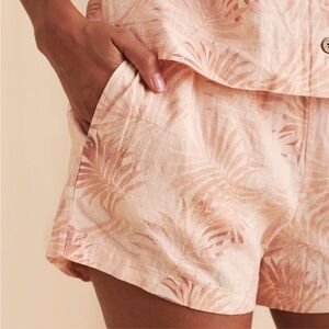 Faherty Beach Shorts Palm Print Linen Blend
Paradise Cove Peach XS